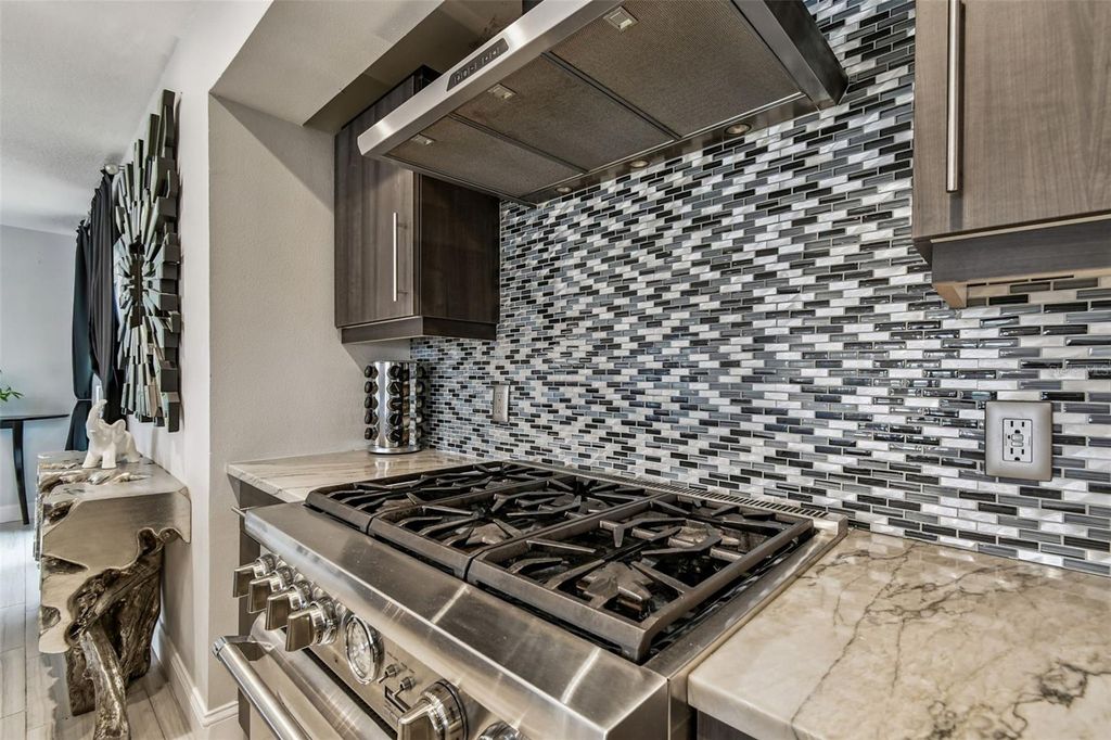 Image 39 of property listing at 221 HOWARD DRIVE, Belleair Beach, FL 33786