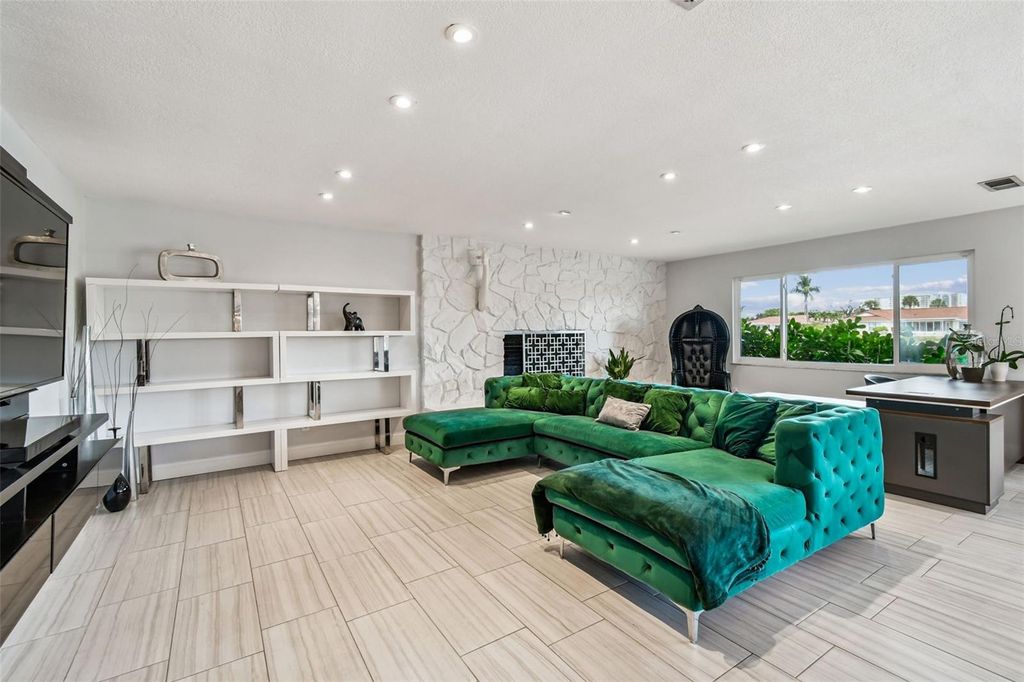 Image 42 of property listing at 221 HOWARD DRIVE, Belleair Beach, FL 33786