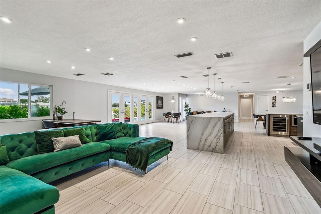 Image 43 of property listing at 221 HOWARD DRIVE, Belleair Beach, FL 33786