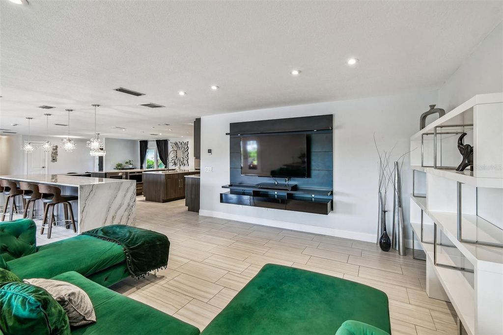 Image 45 of property listing at 221 HOWARD DRIVE, Belleair Beach, FL 33786