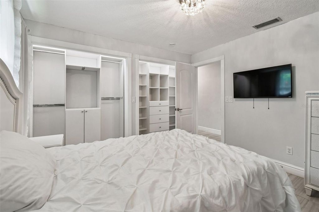 Image 66 of property listing at 221 HOWARD DRIVE, Belleair Beach, FL 33786