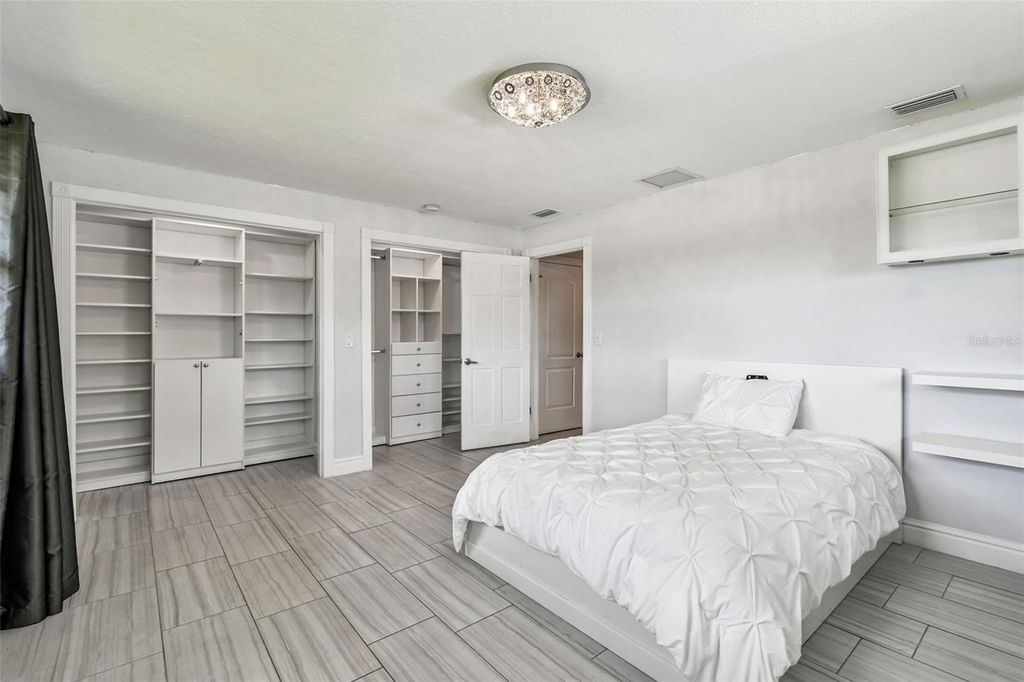 Image 71 of property listing at 221 HOWARD DRIVE, Belleair Beach, FL 33786