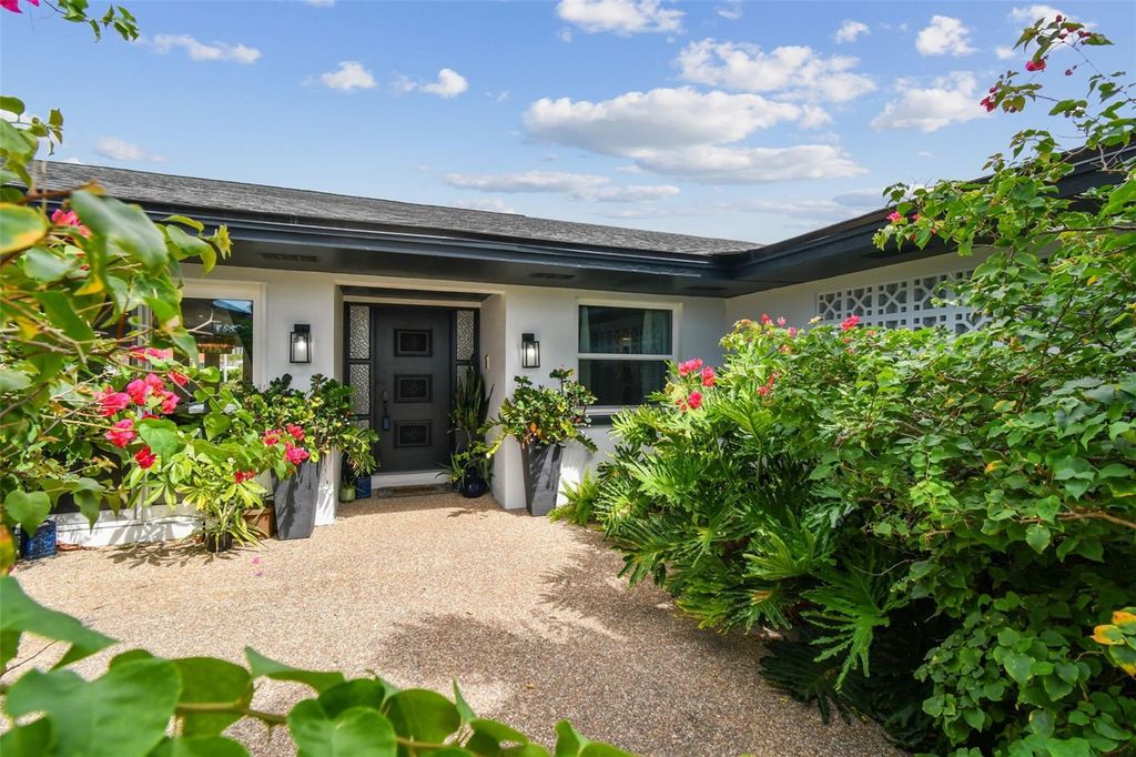 Image 9 of property listing at 221 HOWARD DRIVE, Belleair Beach, FL 33786