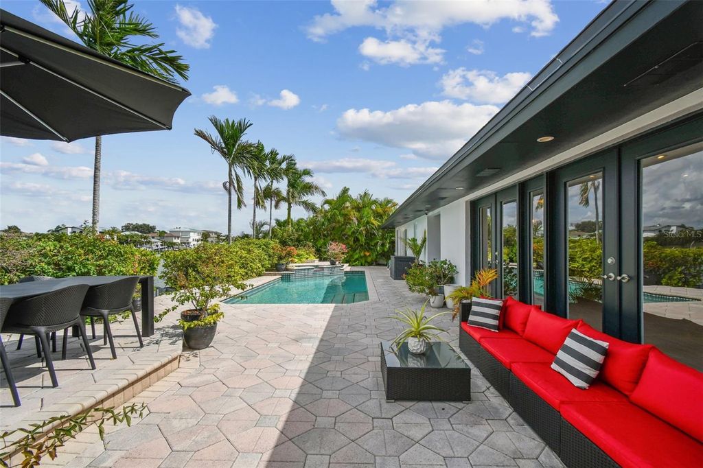 Image 86 of property listing at 221 HOWARD DRIVE, Belleair Beach, FL 33786