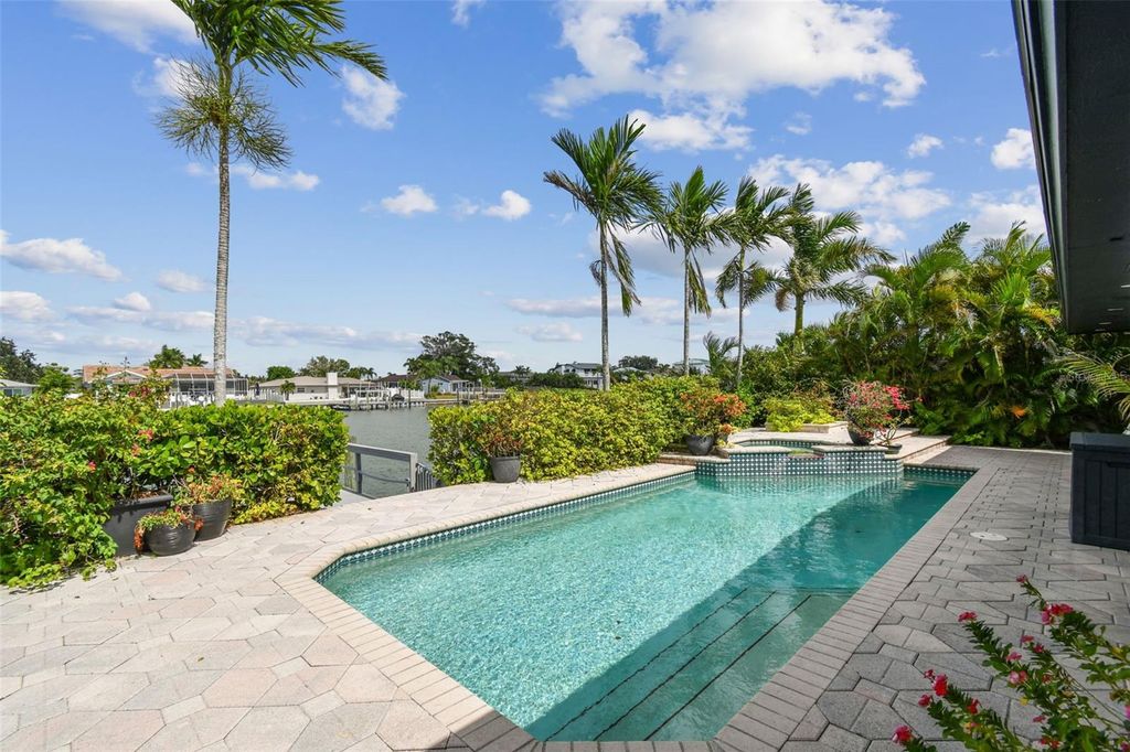 Image 88 of property listing at 221 HOWARD DRIVE, Belleair Beach, FL 33786