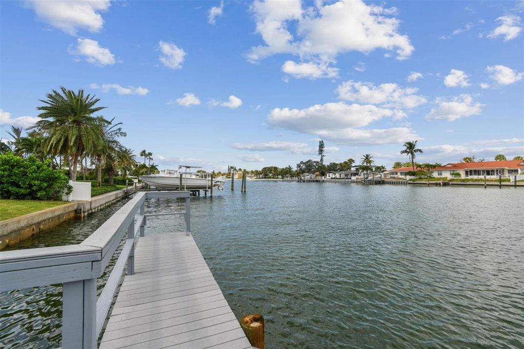 Image 92 of property listing at 221 HOWARD DRIVE, Belleair Beach, FL 33786