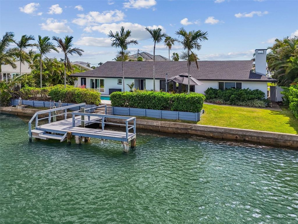 Image 95 of property listing at 221 HOWARD DRIVE, Belleair Beach, FL 33786