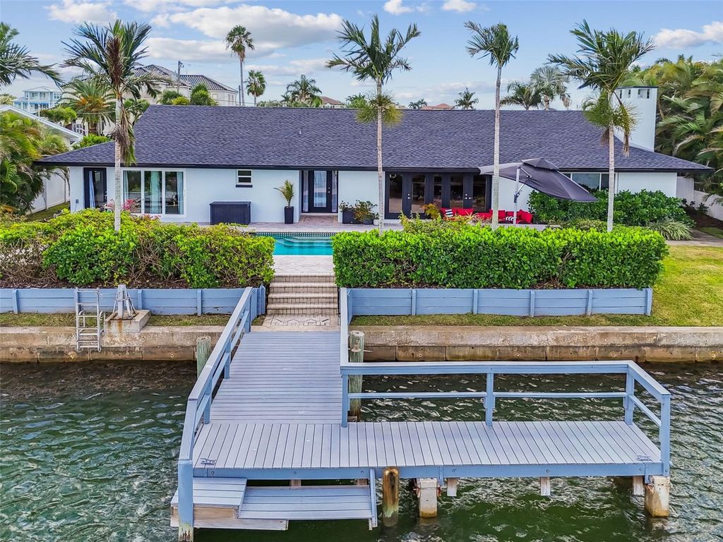 Image 96 of property listing at 221 HOWARD DRIVE, Belleair Beach, FL 33786