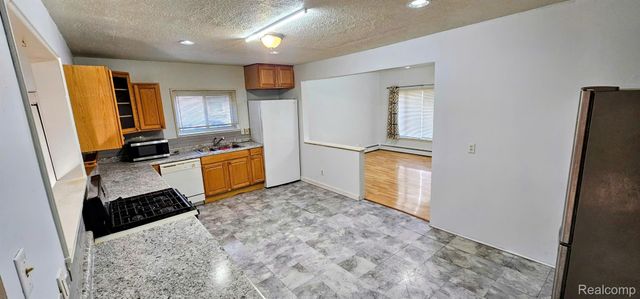 24653 Eureka Avenue, Warren, MI 48091