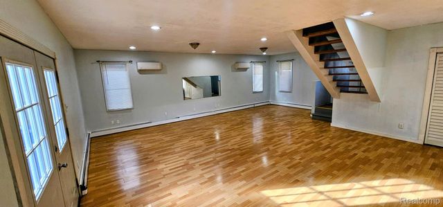 24653 Eureka Avenue, Warren, MI 48091