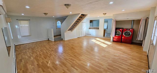 24653 Eureka Avenue, Warren, MI 48091