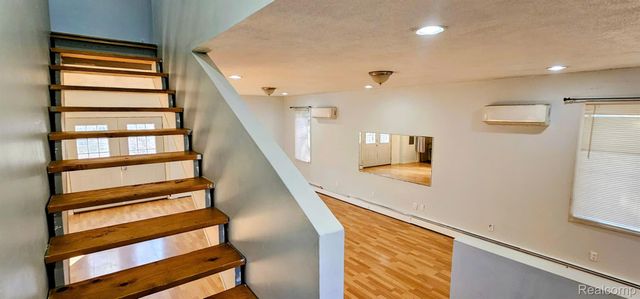 24653 Eureka Avenue, Warren, MI 48091