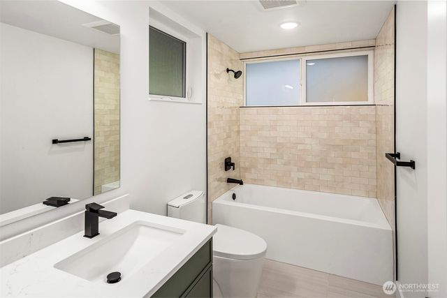 727 18th Avenue, Seattle, WA 98122