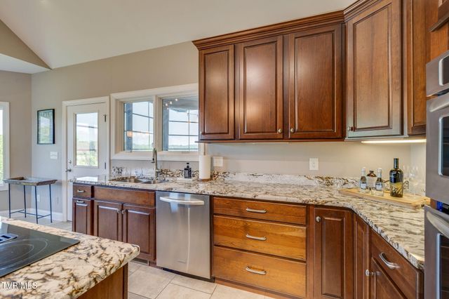 134 Mcafee Bluff, Johnson City, TN 37615