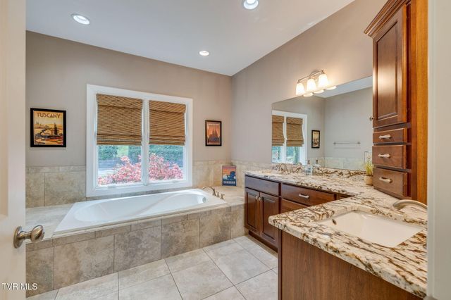 134 Mcafee Bluff, Johnson City, TN 37615