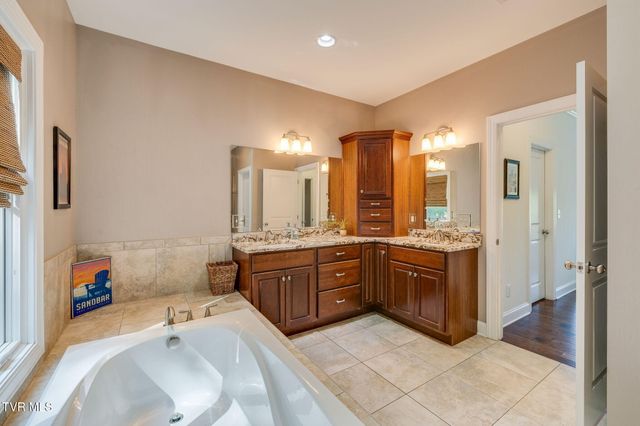 134 Mcafee Bluff, Johnson City, TN 37615