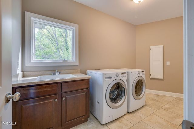 134 Mcafee Bluff, Johnson City, TN 37615