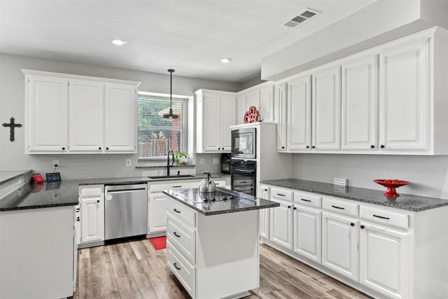 5900 Avocet Way, The Colony, TX 75056