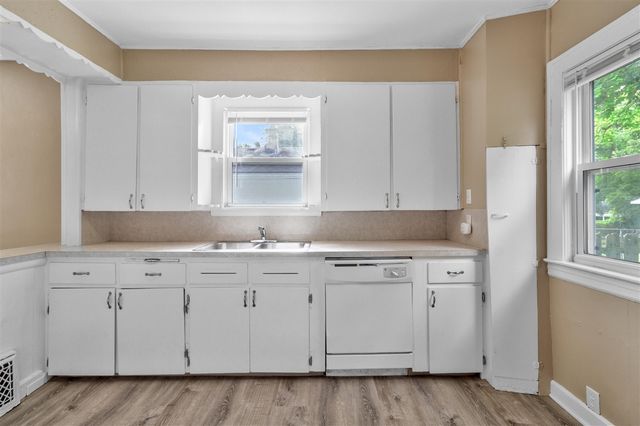 1047 Eastern Avenue, Grand Rapids, MI 49503