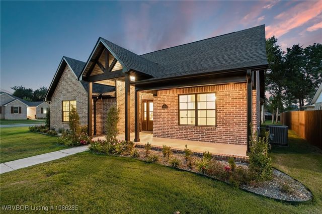 8301 McLaren Drive, Fort Smith, AR 72916