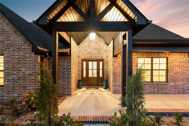 8301 McLaren Drive, Fort Smith, AR 72916