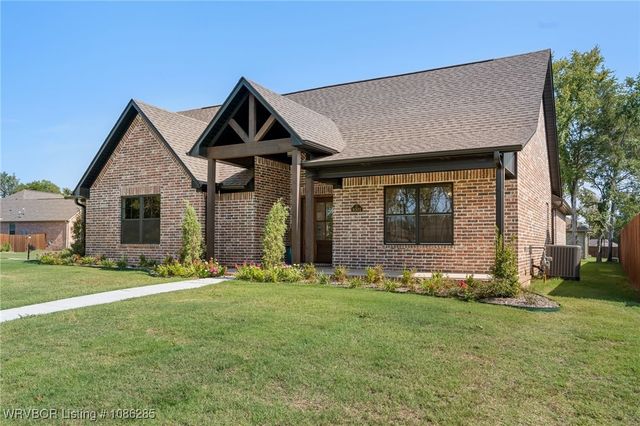 8301 McLaren Drive, Fort Smith, AR 72916