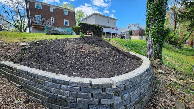 1051 Grandview Ave, Bridgeville, PA 15017