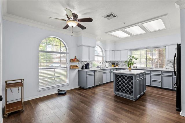 10116 Pinehurst DR, Austin, TX 78747