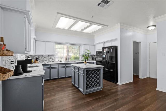 10116 Pinehurst DR, Austin, TX 78747