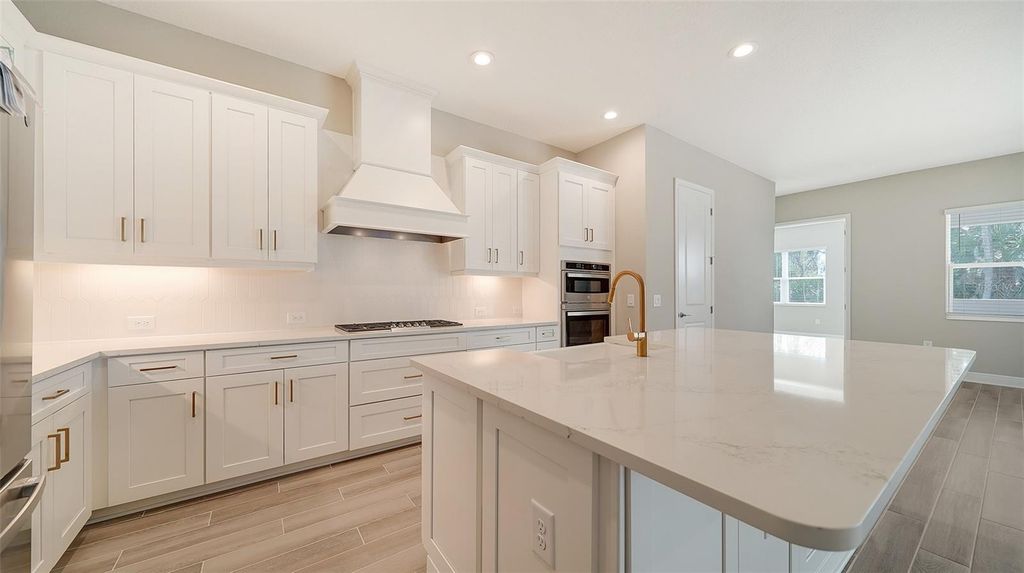 Image 15 of property listing at 21297 HOLMES CIRCLE, Venice, FL 34293