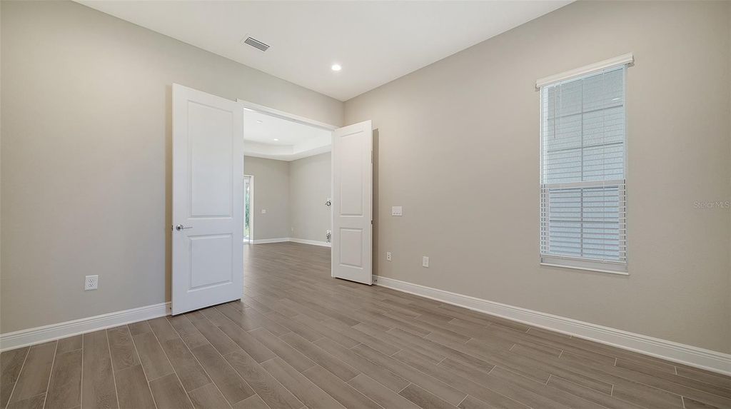 Image 18 of property listing at 21297 HOLMES CIRCLE, Venice, FL 34293