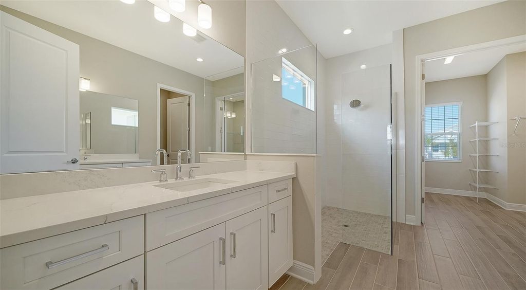 Image 22 of property listing at 21297 HOLMES CIRCLE, Venice, FL 34293