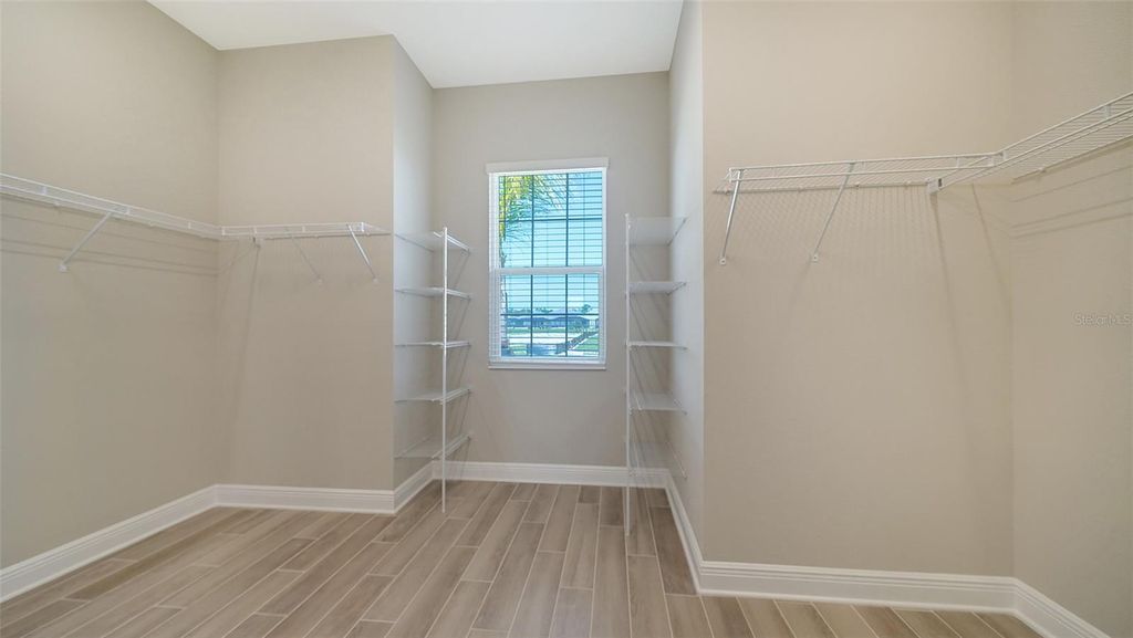 Image 24 of property listing at 21297 HOLMES CIRCLE, Venice, FL 34293