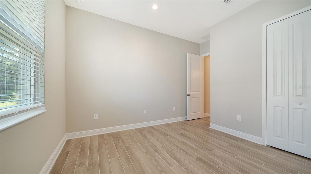 Image 33 of property listing at 21297 HOLMES CIRCLE, Venice, FL 34293