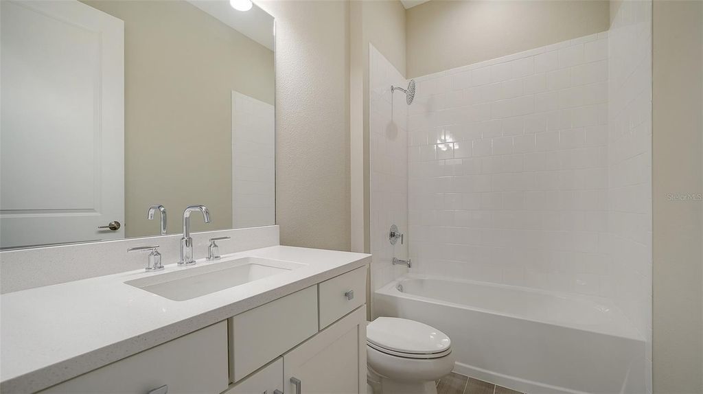 Image 34 of property listing at 21297 HOLMES CIRCLE, Venice, FL 34293