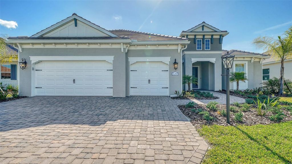 Image 38 of property listing at 21297 HOLMES CIRCLE, Venice, FL 34293