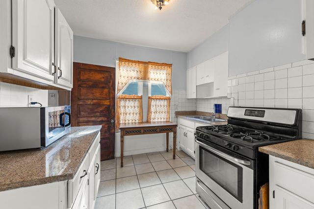 415 Blackhawk Street, Aurora, IL 60506