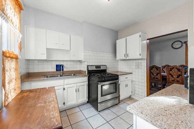 415 Blackhawk Street, Aurora, IL 60506