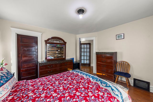 415 Blackhawk Street, Aurora, IL 60506