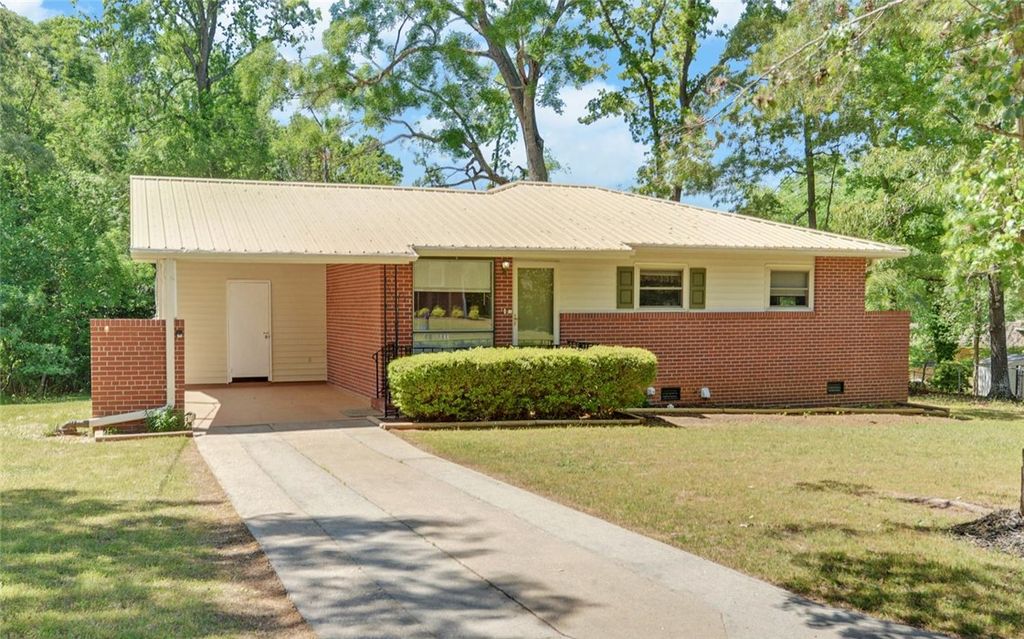 60 Kelsey Drive, Hartwell, GA 30643