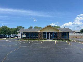 1124 N Milwaukee Avenue, Libertyville, IL 60048