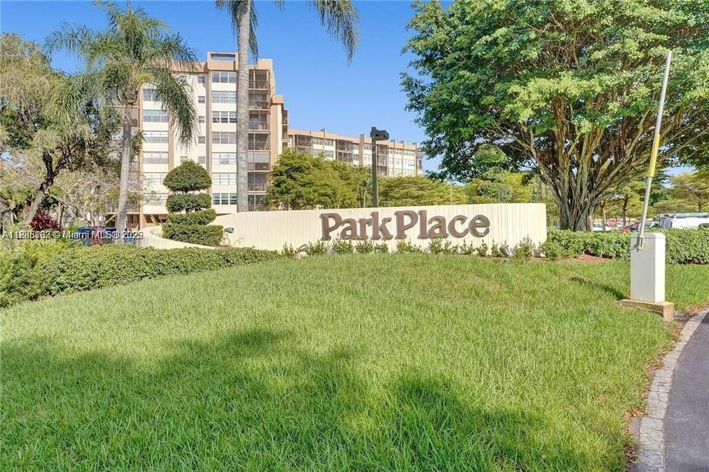 1400 Saint Charles Pl 222, Pembroke Pines, FL 33026