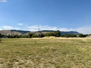 703 Palmer Ave, La Grande, OR 97850