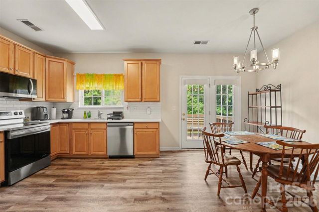 9866 Treeside Lane, Matthews, NC 28105