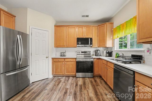 9866 Treeside Lane, Matthews, NC 28105