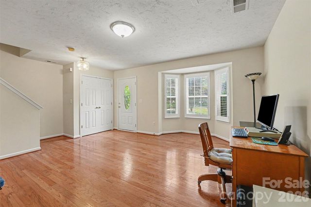 9866 Treeside Lane, Matthews, NC 28105