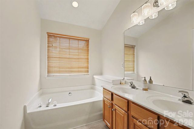9866 Treeside Lane, Matthews, NC 28105