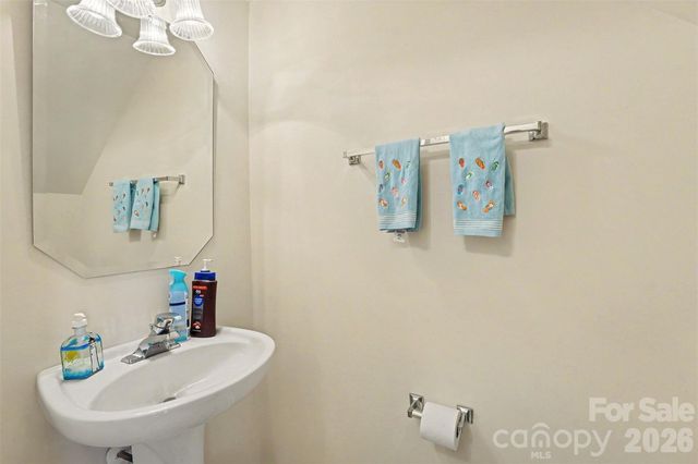 9866 Treeside Lane, Matthews, NC 28105