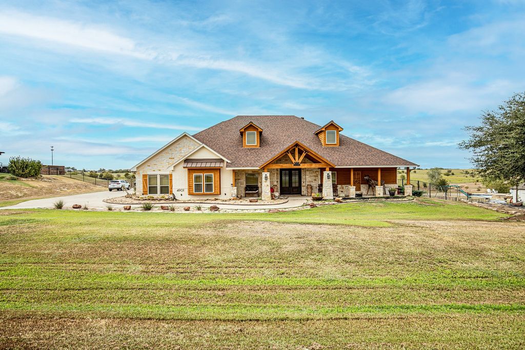 4901 Bucking Bronc Drive, Fort Worth, TX 76126 — exterior