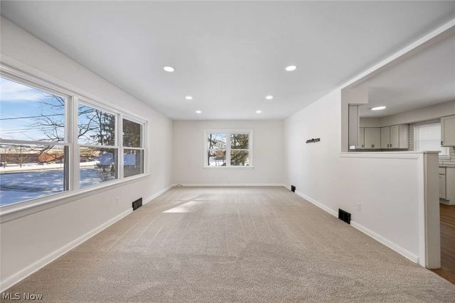 99 N Munroe Road, Tallmadge, OH 44278